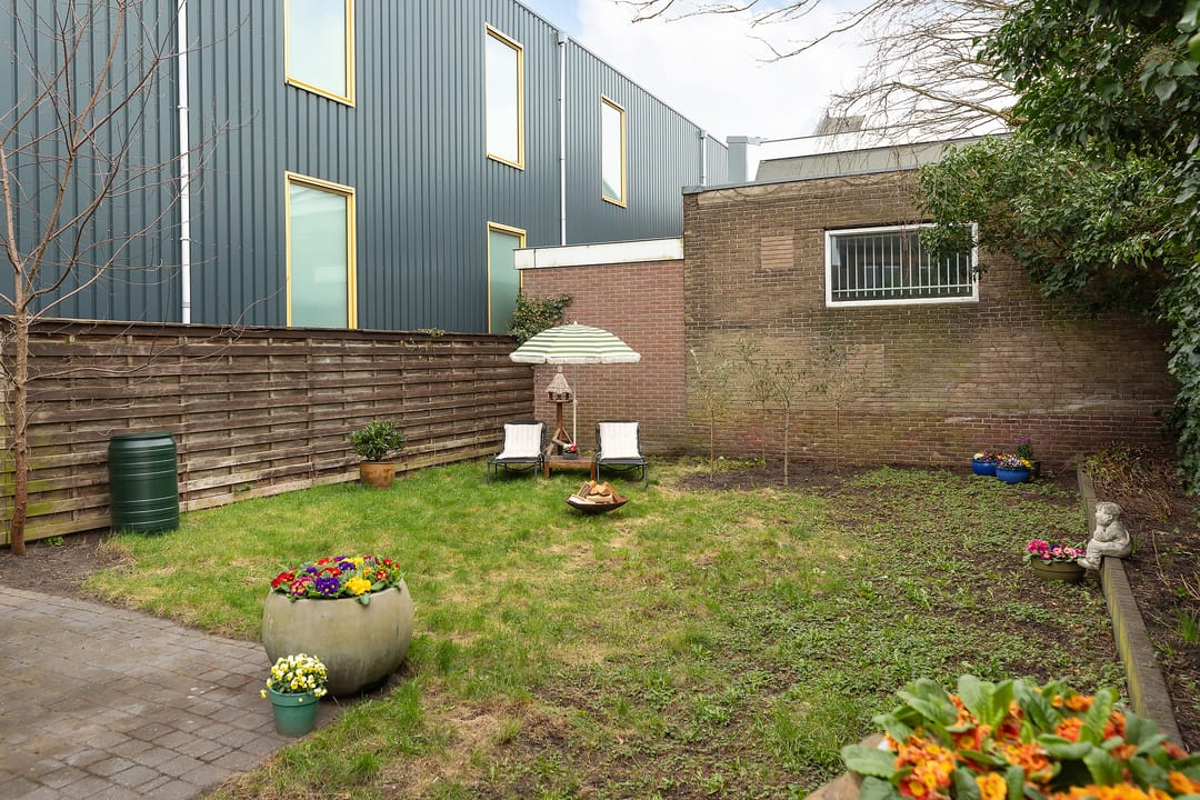 Charming Corner Home with Exceptionally Large South-Facing Garden Near Hilversum Center — 27