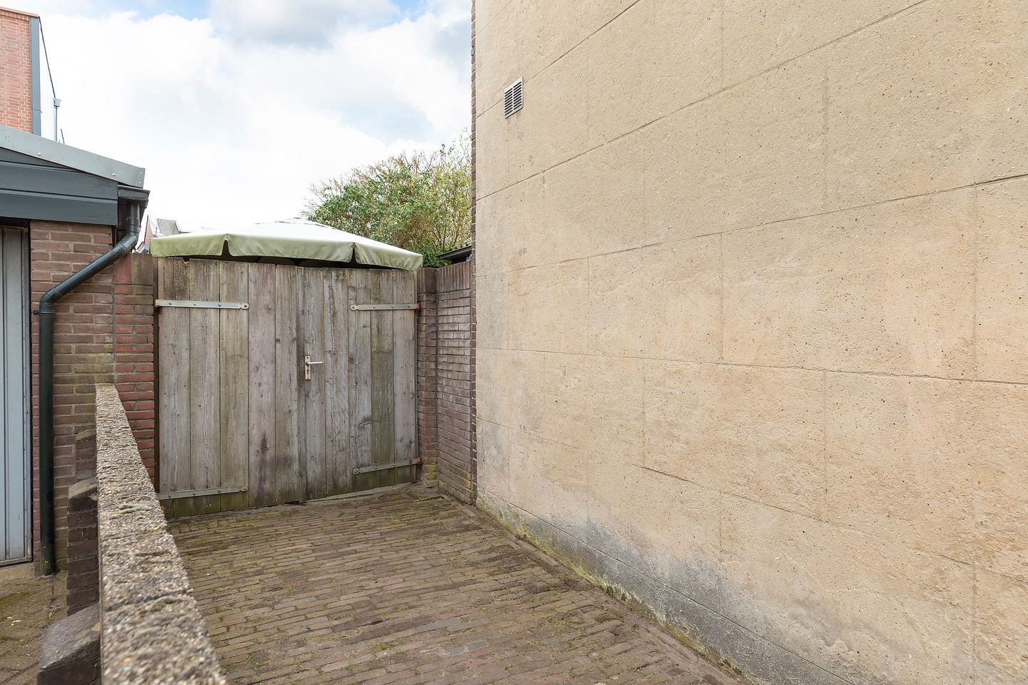 Charming Corner Home with Exceptionally Large South-Facing Garden Near Hilversum Center — 31