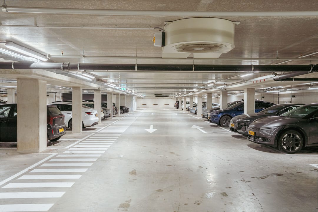 Corner Apartment with Wraparound Balcony at Berghaus Amsterdam — 16