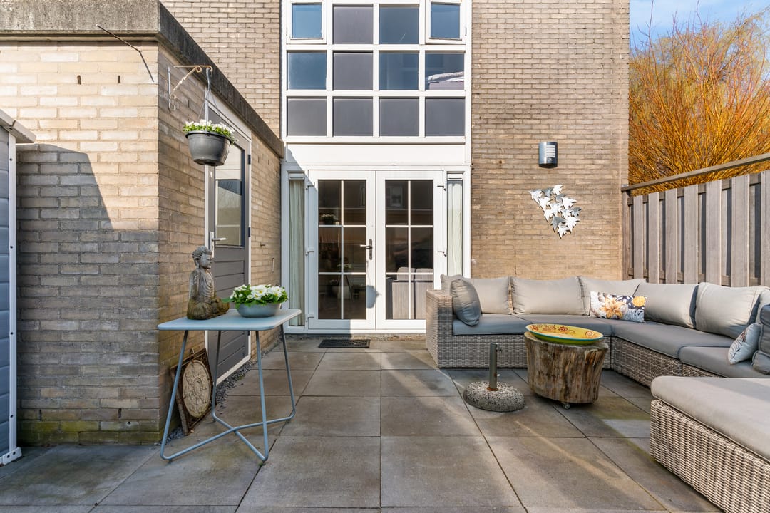 Charming corner house with sunny garden in family-friendly Molenvliet district — 25