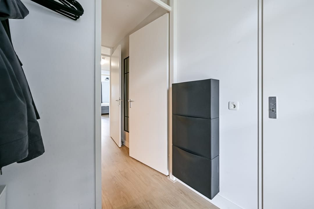 Move-in ready apartment in Spijkenisse center with private parking — 13