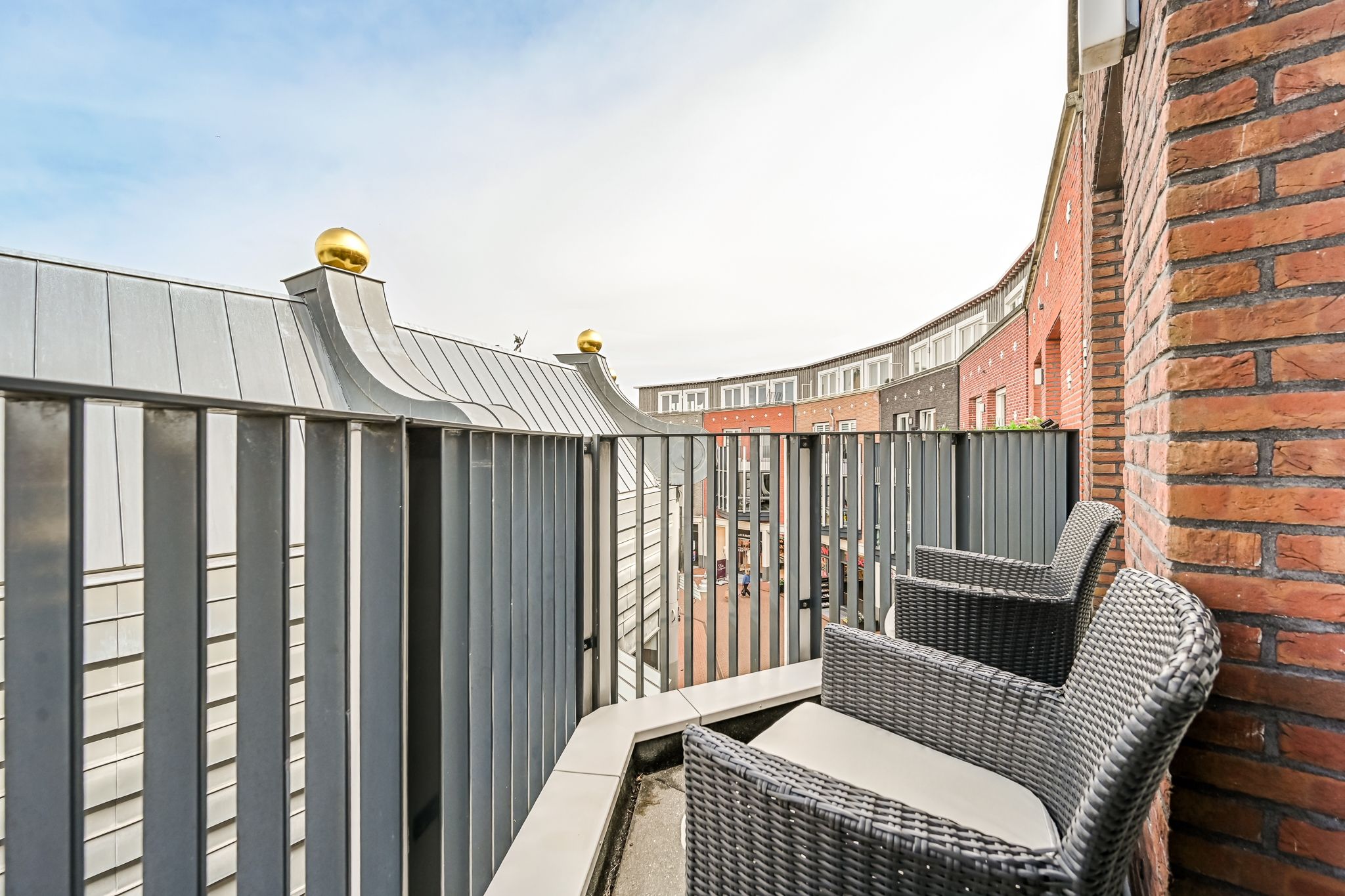 Move-in ready apartment in Spijkenisse center with private parking — 18