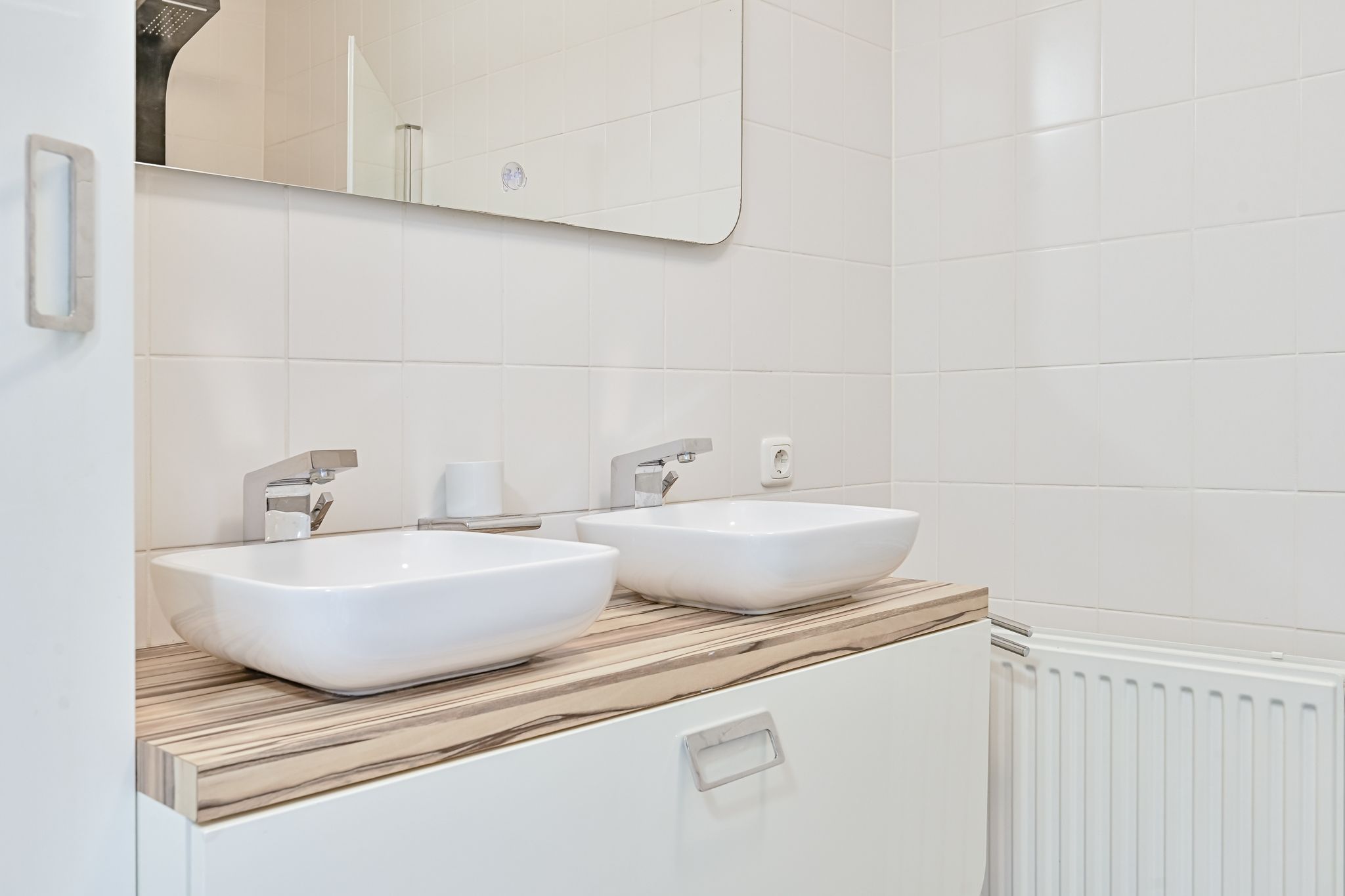 Move-in ready apartment in Spijkenisse center with private parking — 23