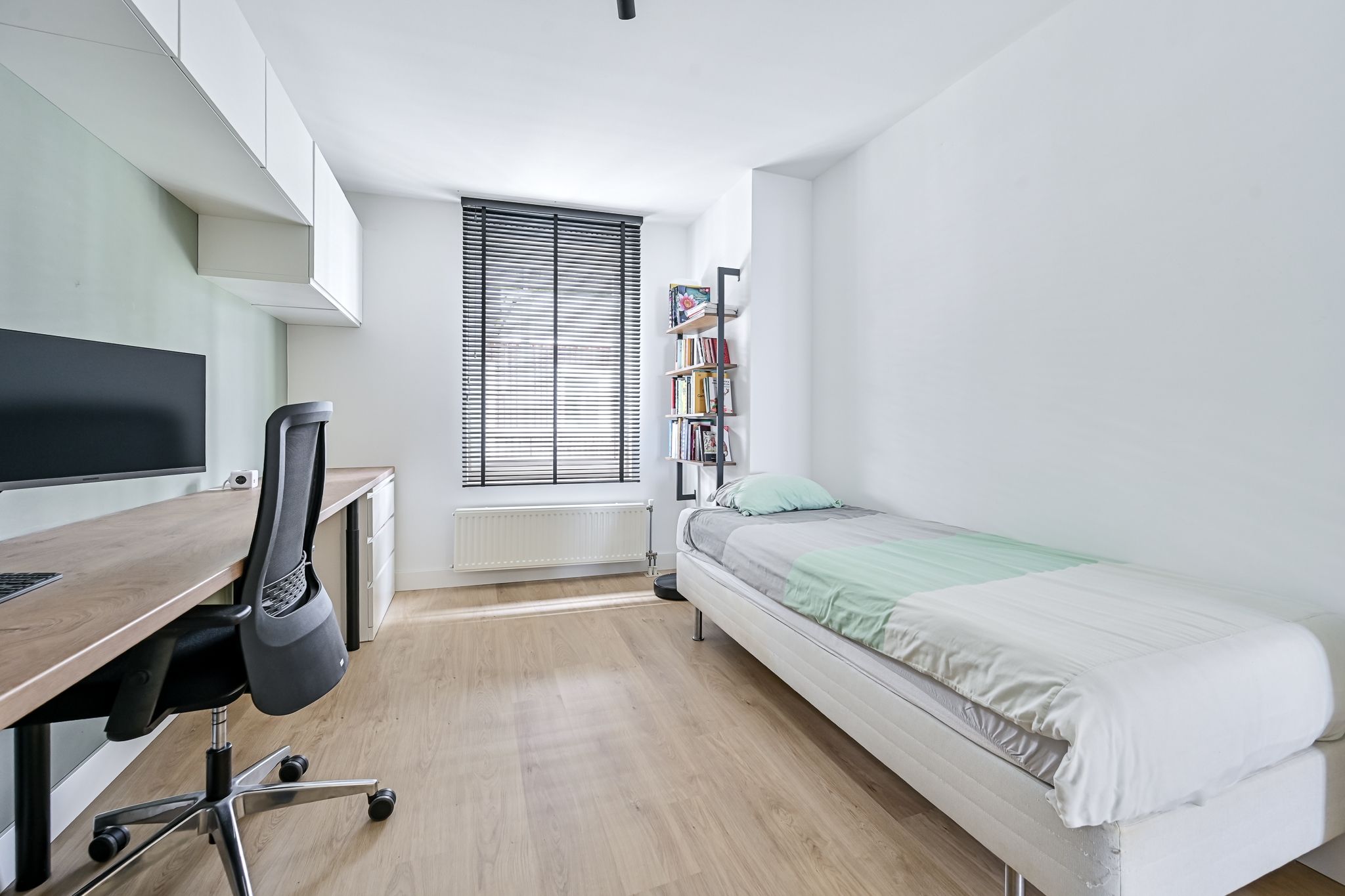Move-in ready apartment in Spijkenisse center with private parking — 26