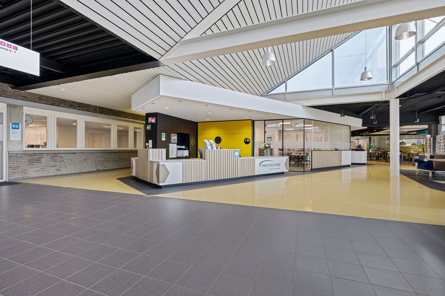 Bekijk foto 2 van Birdaarderstraatweg 70