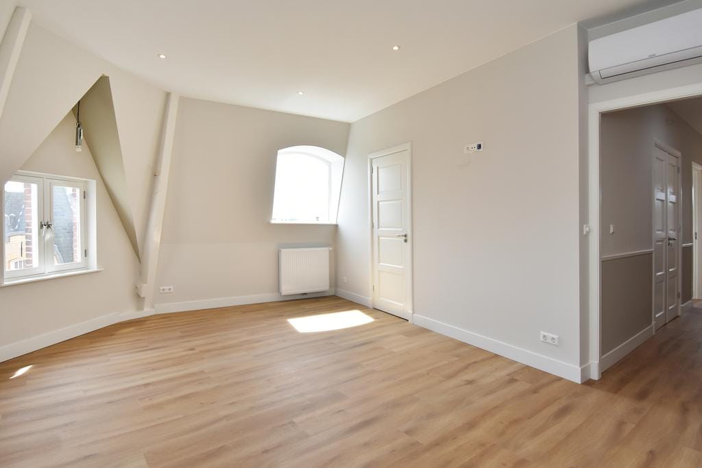 Foto 28 van Van Beuningenstraat 49-A