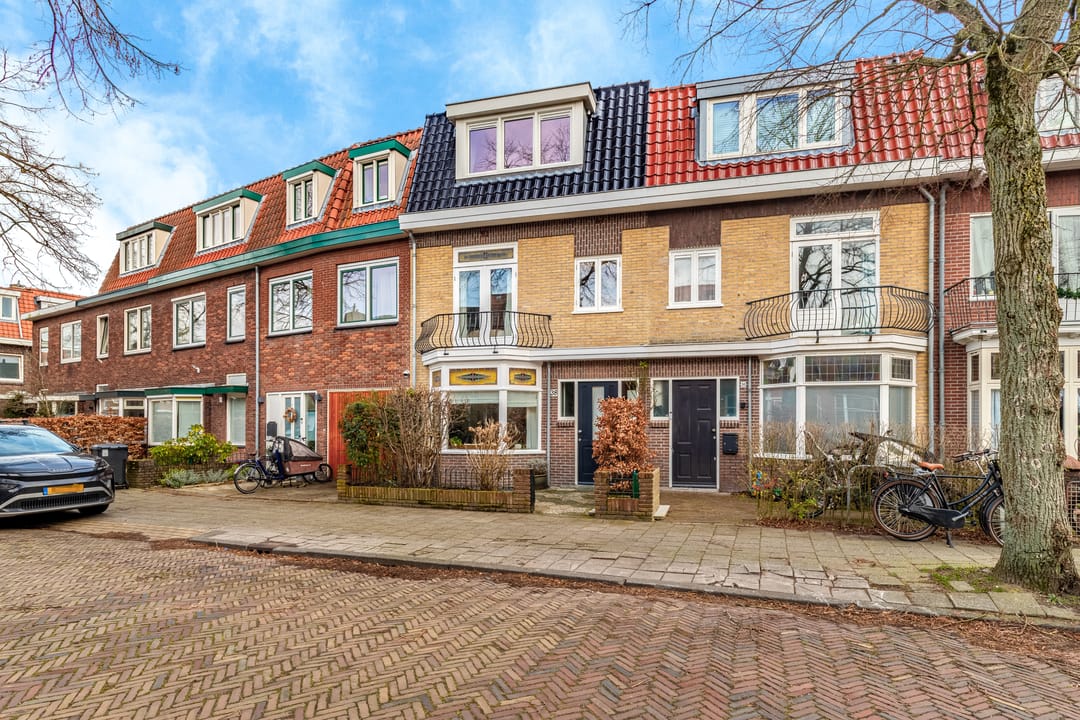 Karakteristiek gezinswoning met zonnige tuin en gerenoveerde zolder in gewilde Indischebuurt
