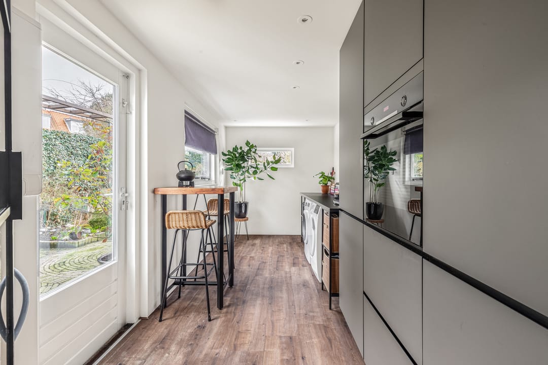 Characteristic family home with sunny garden and renovated attic in sought-after Indischebuurt — 13