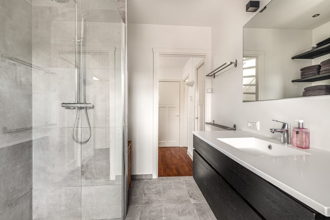Characteristic family home with sunny garden and renovated attic in sought-after Indischebuurt — 22