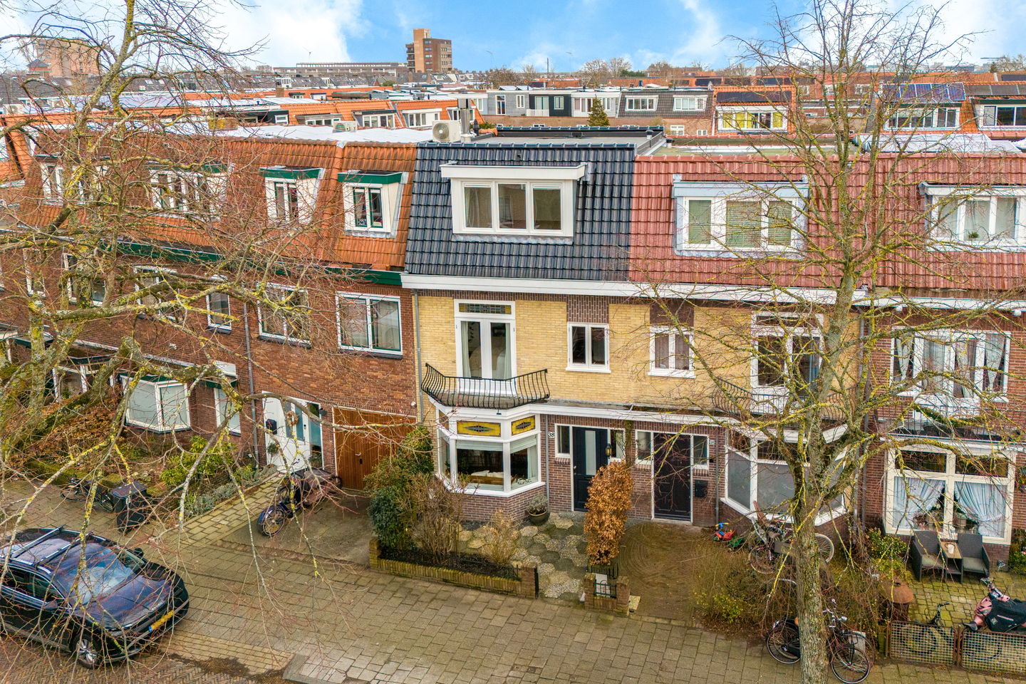 Characteristic family home with sunny garden and renovated attic in sought-after Indischebuurt — 32