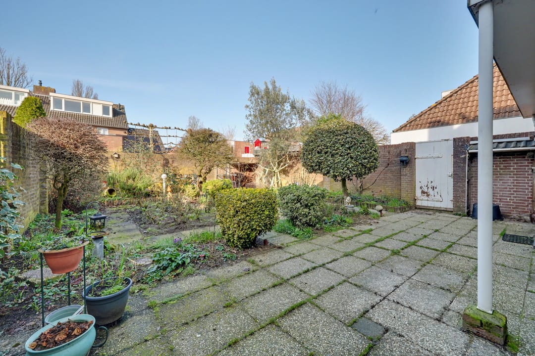 Charming semi-detached house with garage and sunny west-facing garden in Drunen — 37