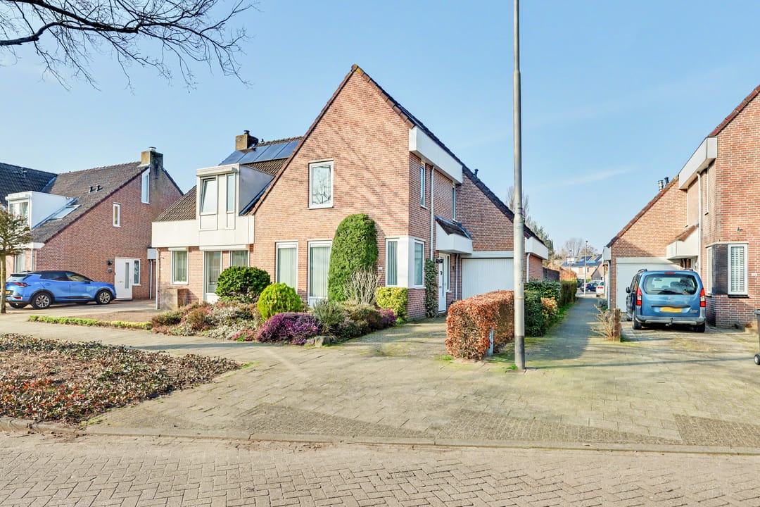 Charming semi-detached house with garage and sunny west-facing garden in Drunen — 39