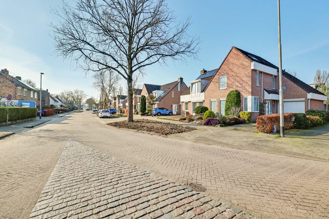Charming semi-detached house with garage and sunny west-facing garden in Drunen — 40