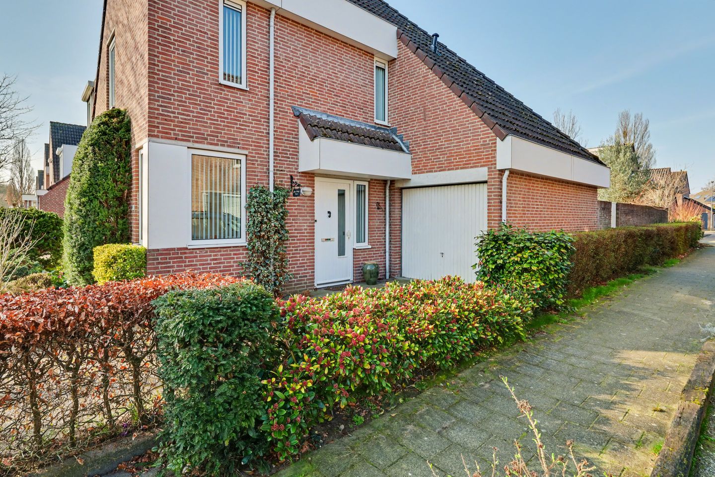 Charming semi-detached house with garage and sunny west-facing garden in Drunen — 42