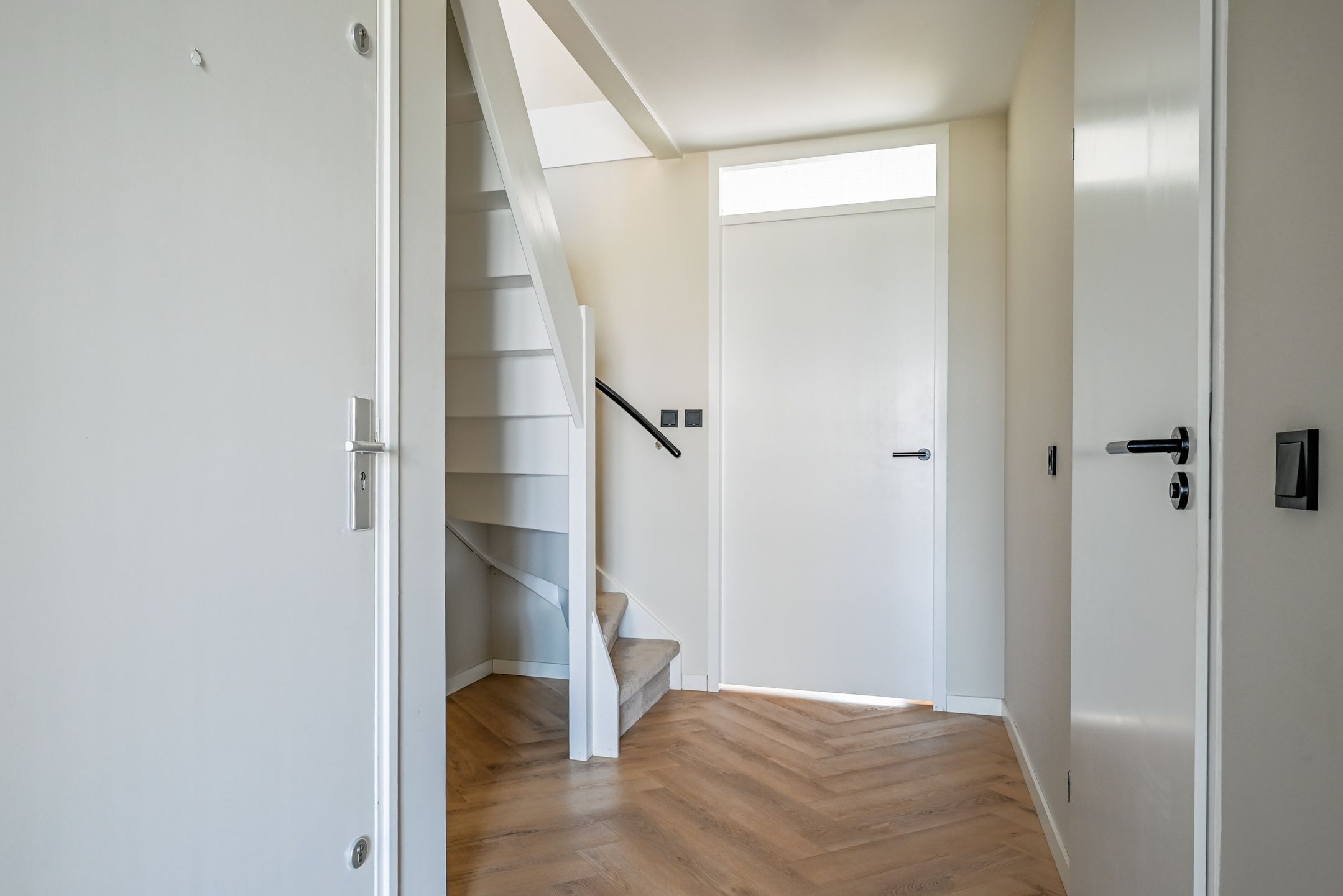 Trendy Renovated Maisonnette with Sunny Southwest Terrace — 20