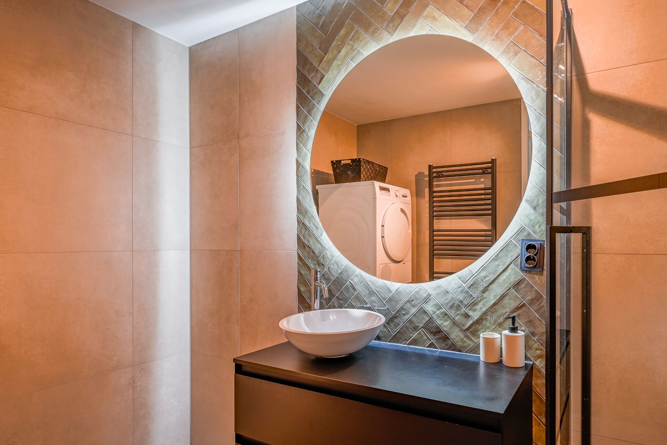 Trendy Renovated Maisonnette with Sunny Southwest Terrace — 32