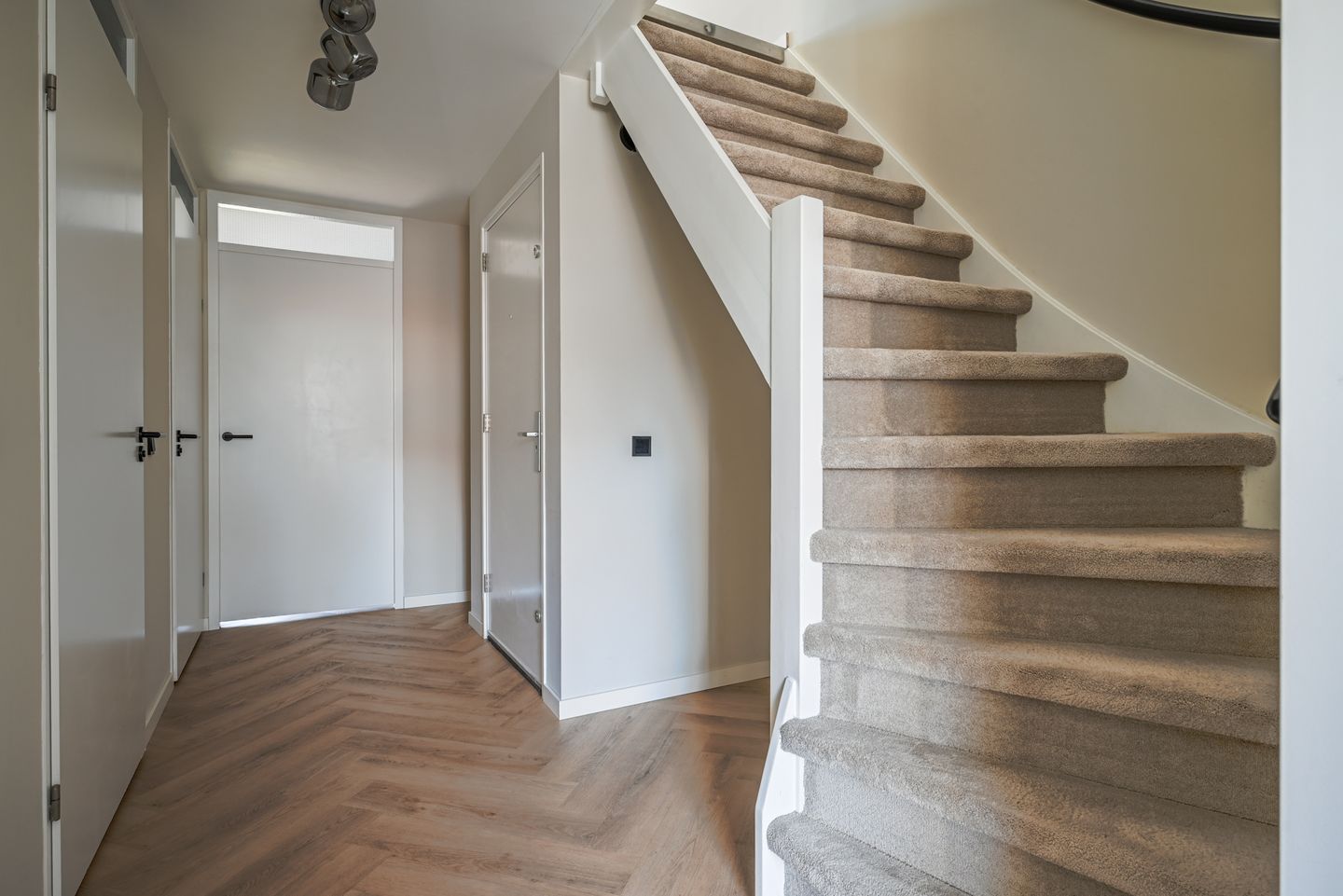 Trendy Renovated Maisonnette with Sunny Southwest Terrace — 19