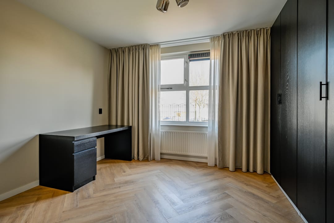 Trendy Renovated Maisonnette with Sunny Southwest Terrace — 22