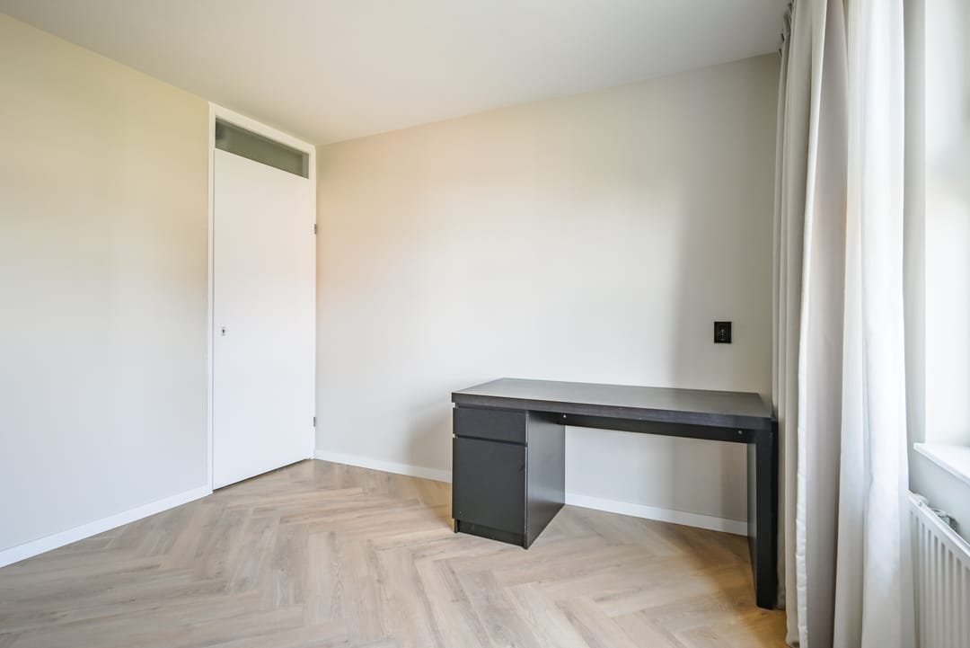 Trendy Renovated Maisonnette with Sunny Southwest Terrace — 25