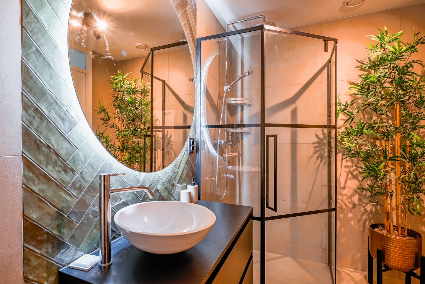 Trendy Renovated Maisonnette with Sunny Southwest Terrace — 33