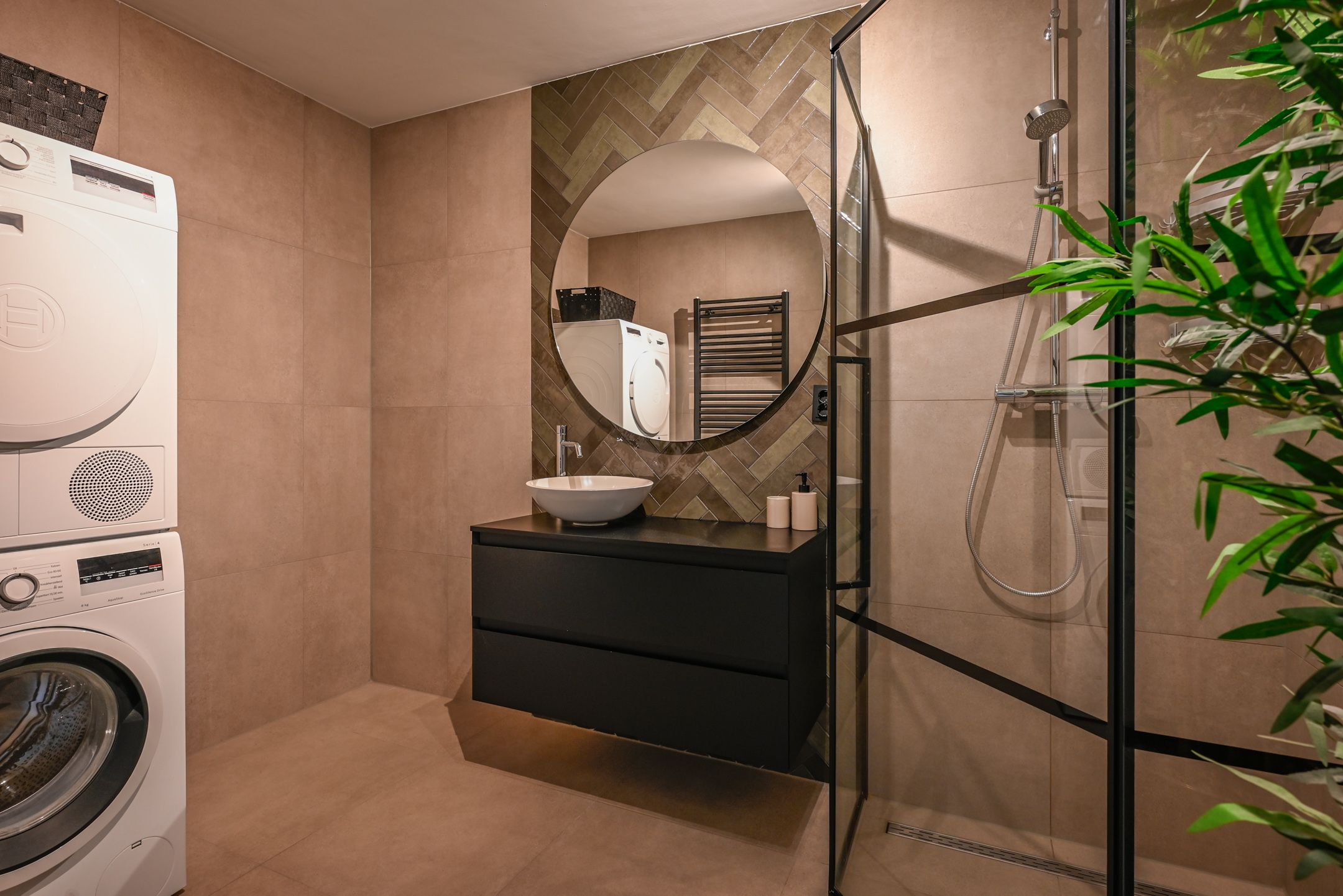 Trendy Renovated Maisonnette with Sunny Southwest Terrace — 26
