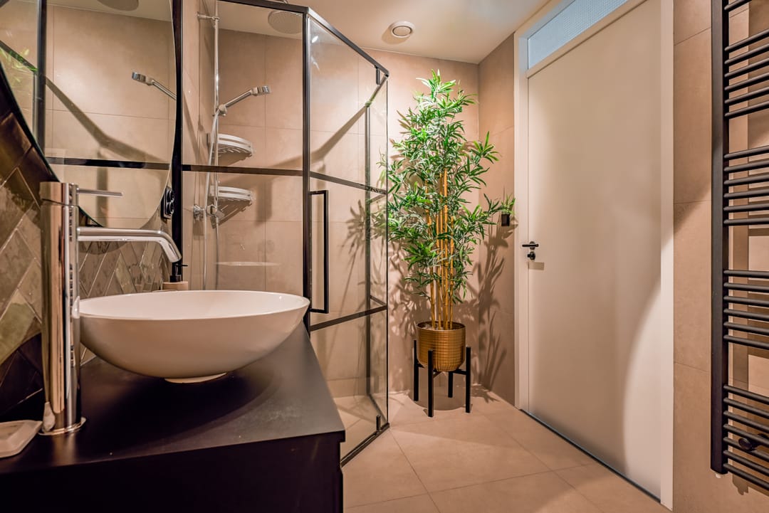 Trendy Renovated Maisonnette with Sunny Southwest Terrace — 27