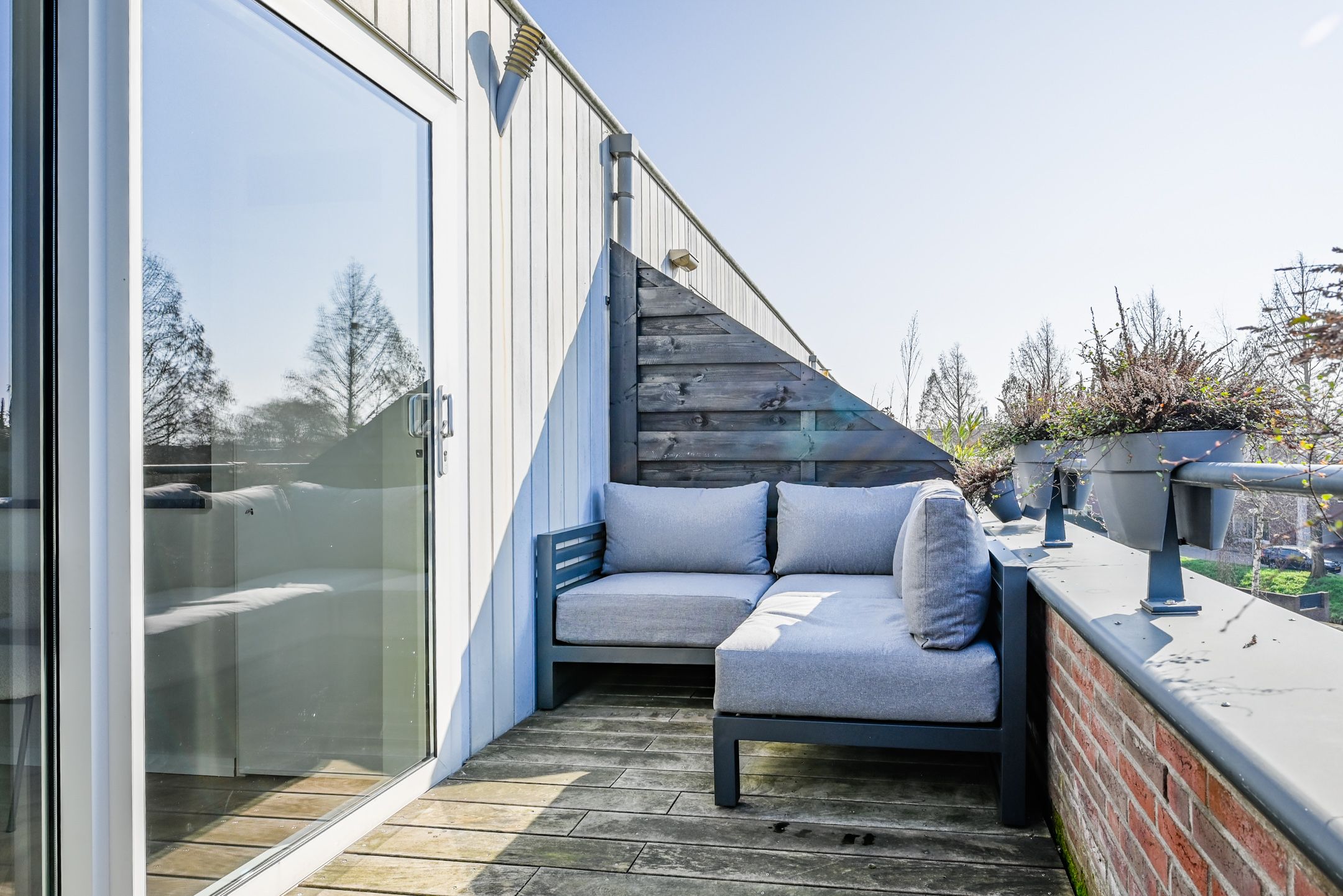 Trendy Renovated Maisonnette with Sunny Southwest Terrace — 14