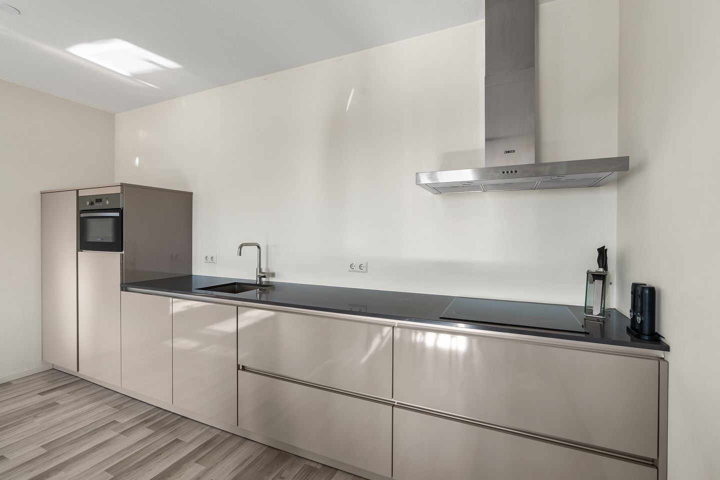 Well-maintained corner apartment with free view near Hoofddorp center — 13