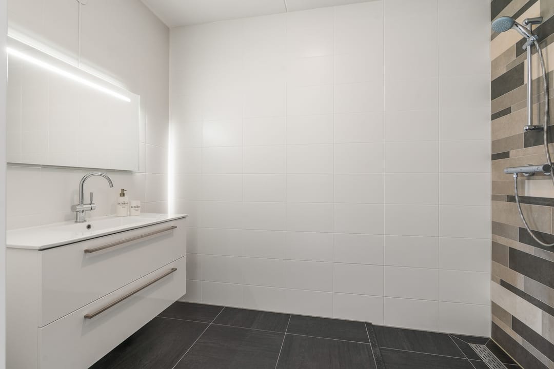 Well-maintained corner apartment with free view near Hoofddorp center — 25