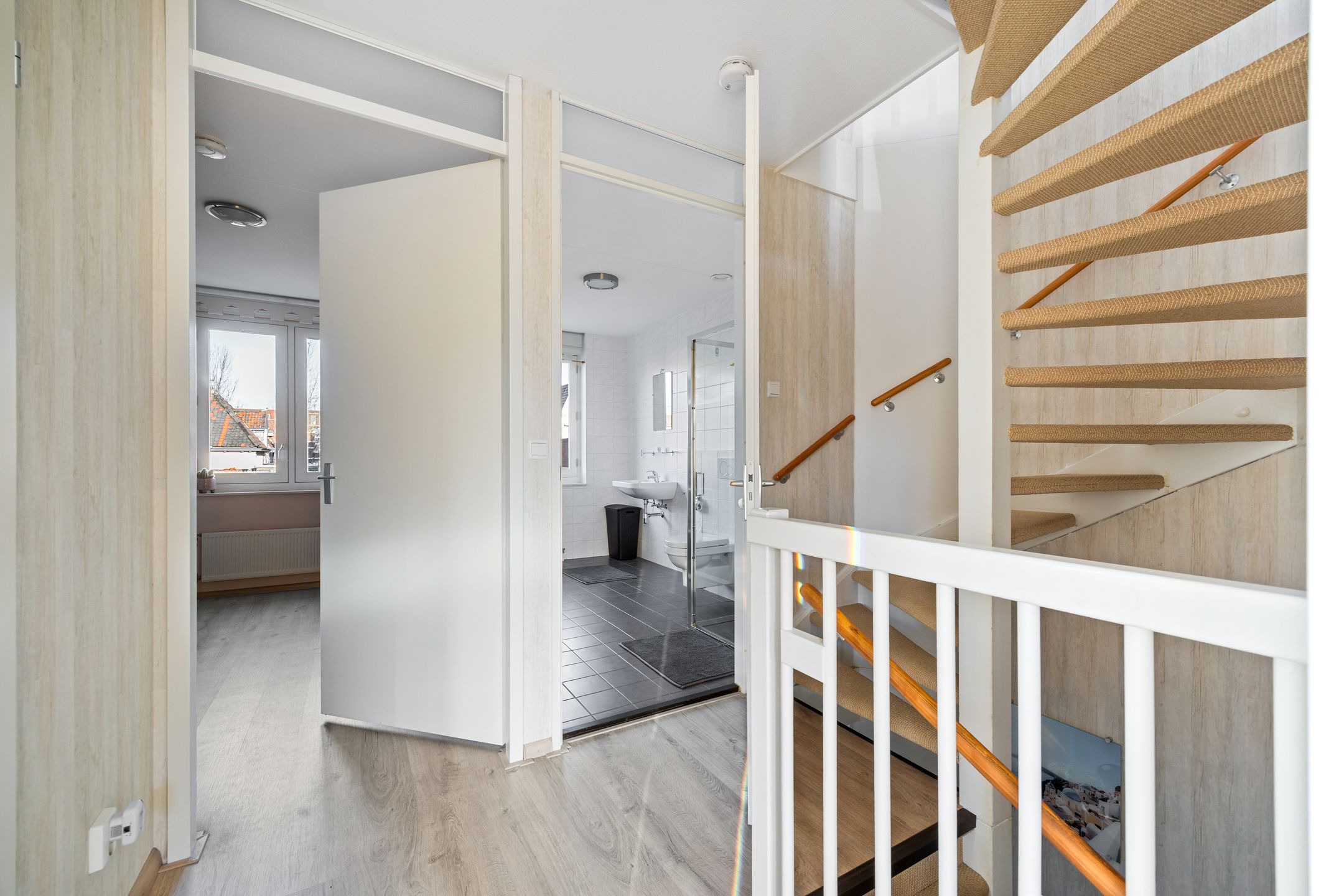 Spacious Move-in Ready Terraced House with Garden and Private Parking — 18