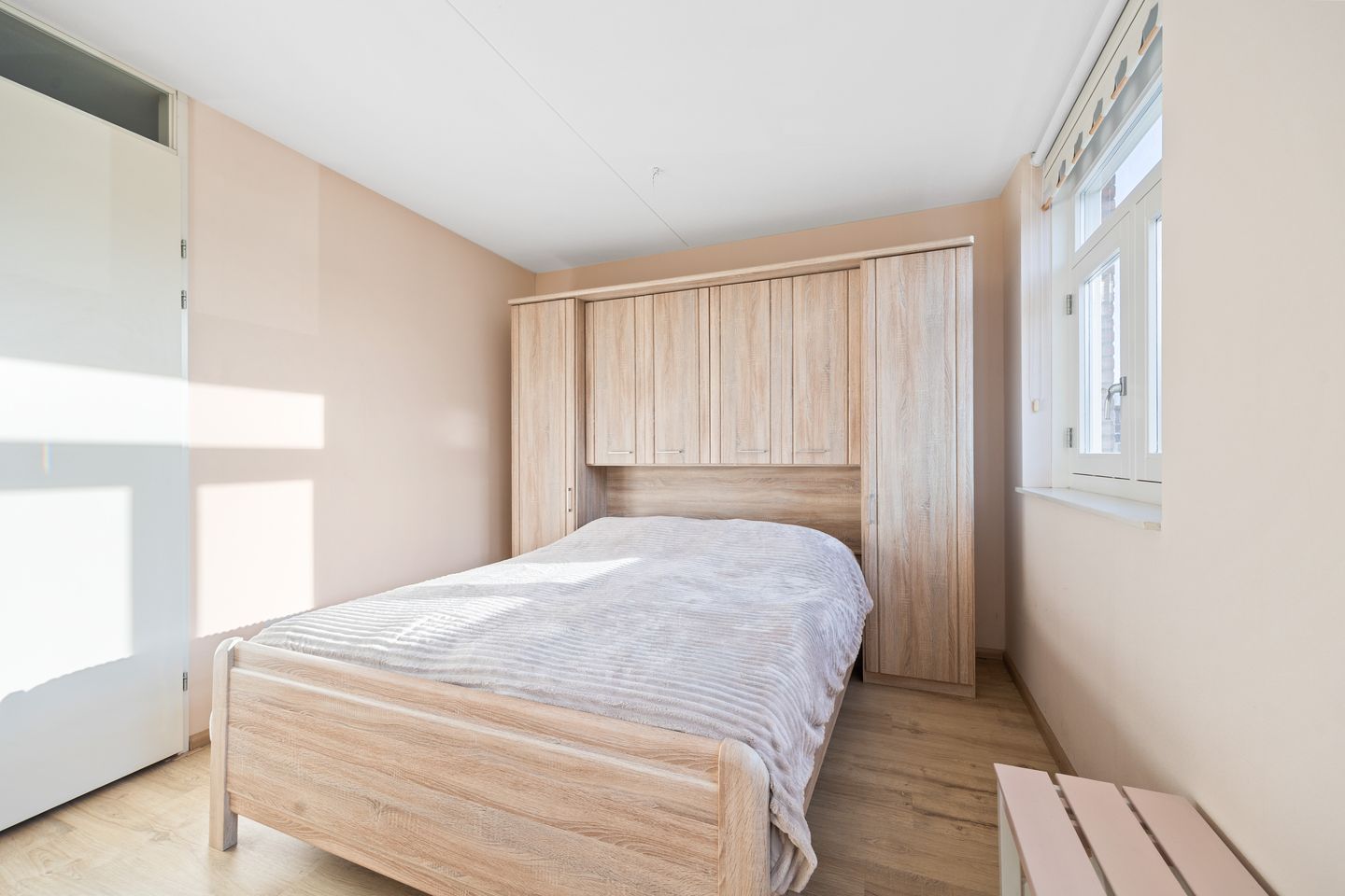 Spacious Move-in Ready Terraced House with Garden and Private Parking — 20