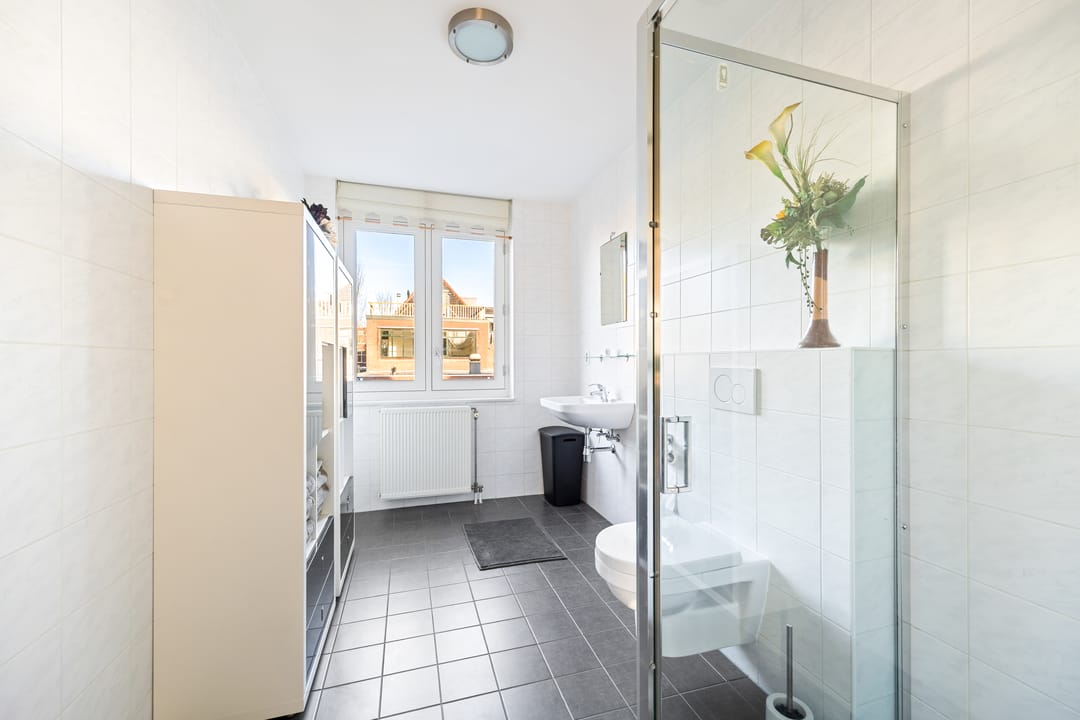 Spacious Move-in Ready Terraced House with Garden and Private Parking — 23
