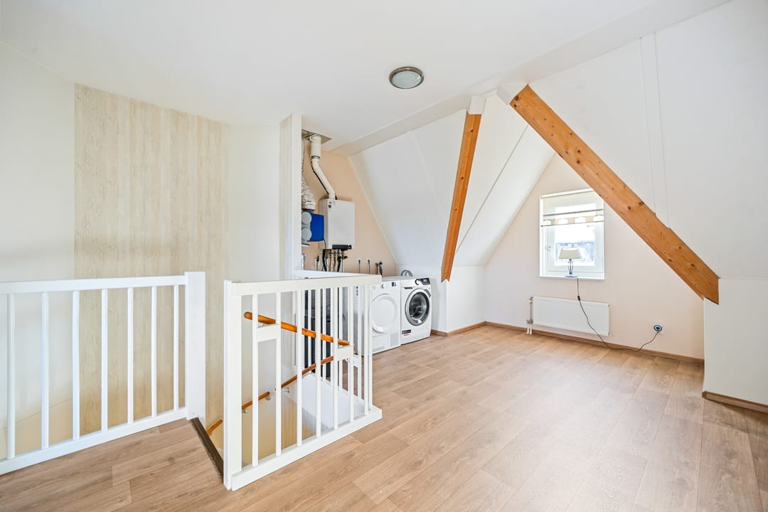 Spacious Move-in Ready Terraced House with Garden and Private Parking — 26