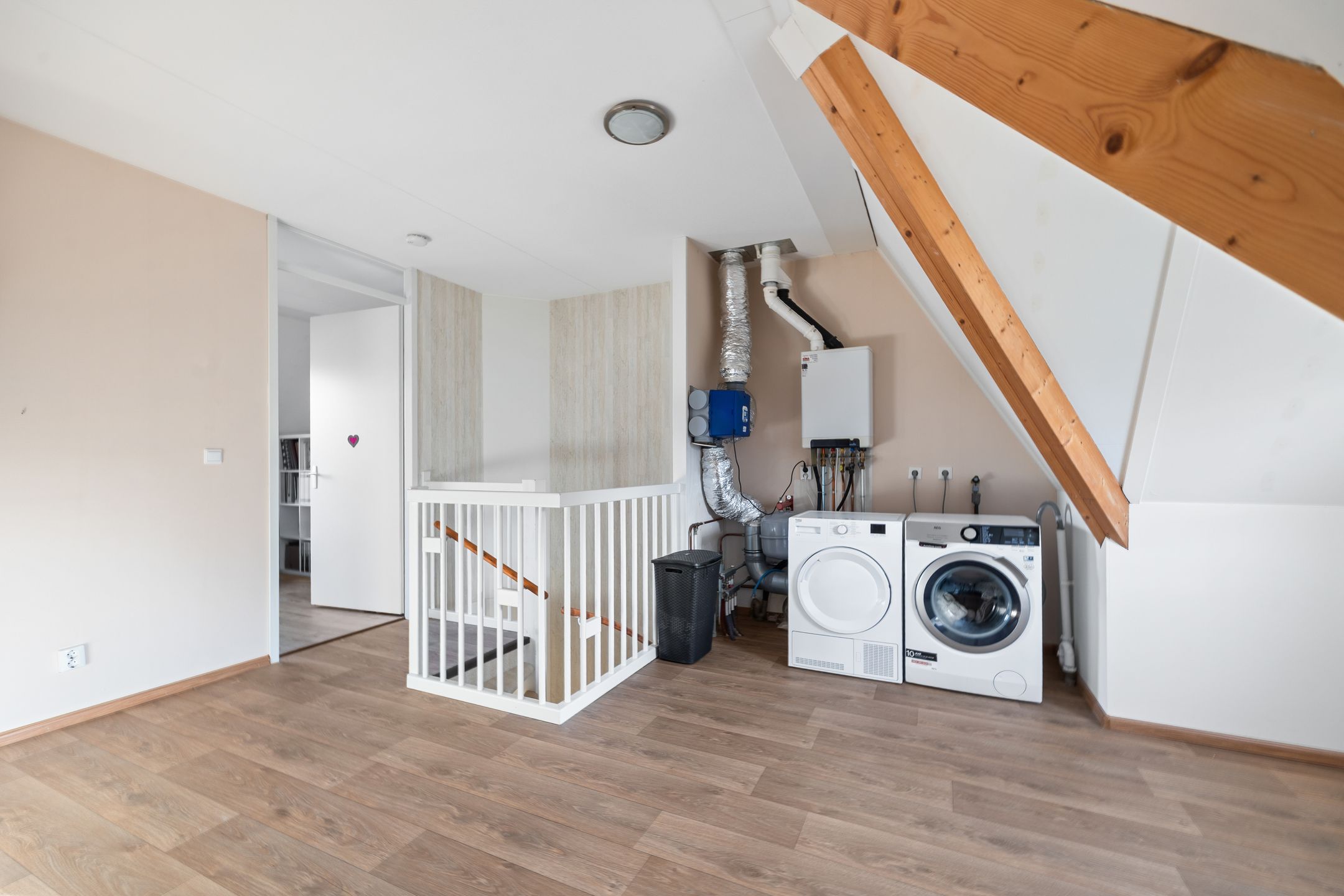 Spacious Move-in Ready Terraced House with Garden and Private Parking — 27