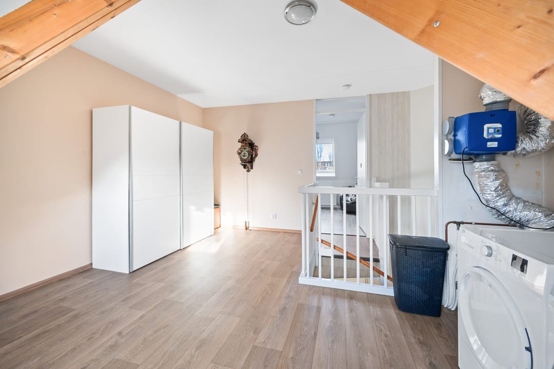 Spacious Move-in Ready Terraced House with Garden and Private Parking — 28