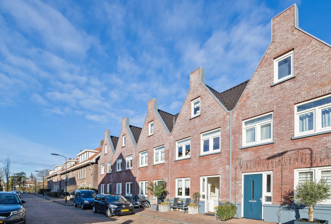 Spacious Move-in Ready Terraced House with Garden and Private Parking — 31
