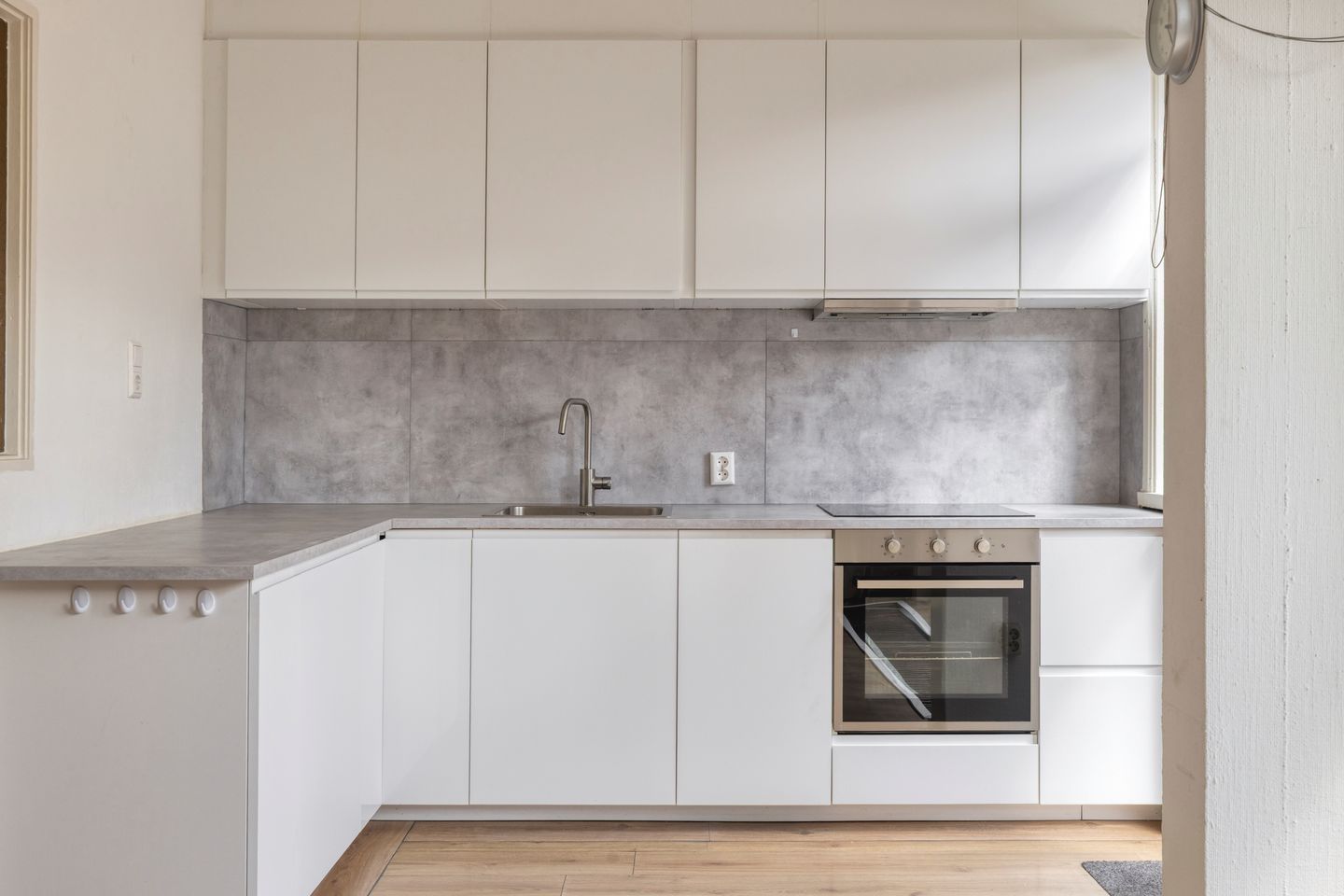 Photo 4 of Van Koetsveldstraat 13