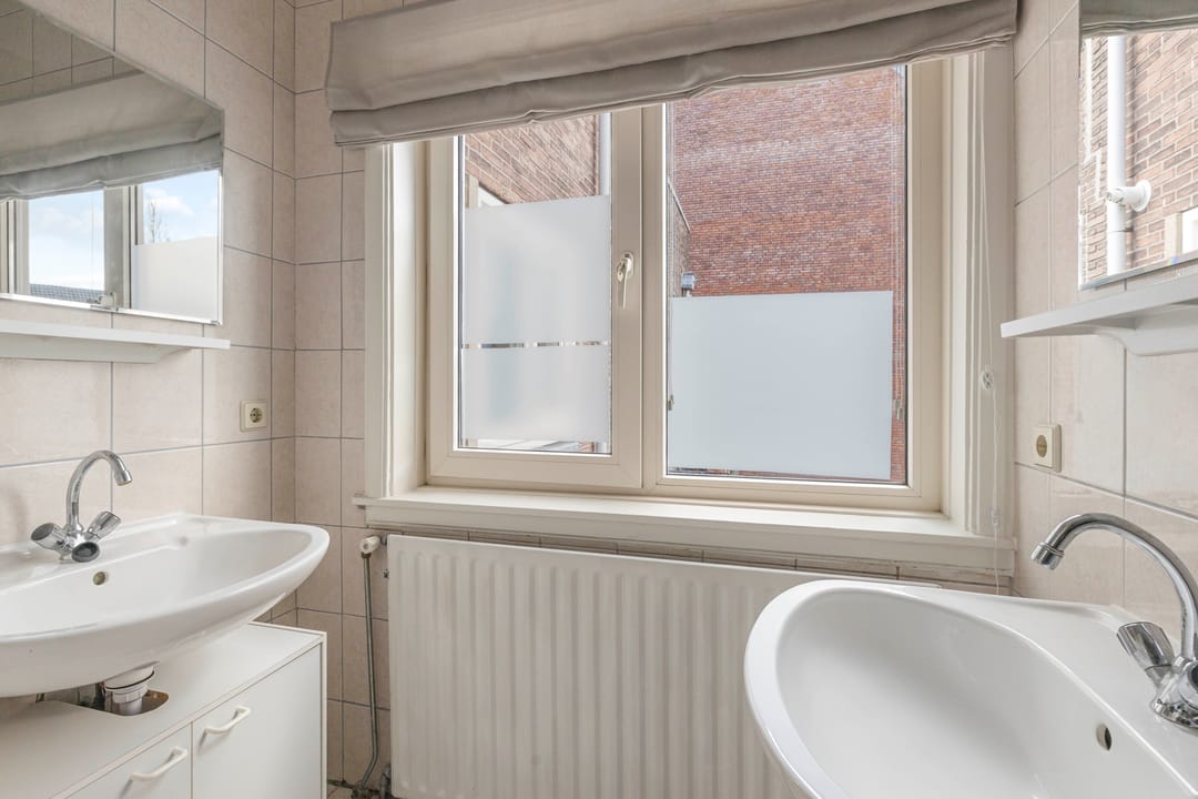 Photo 37 of Van Koetsveldstraat 13