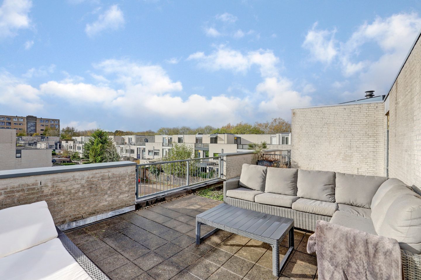 Move-in ready modern terraced home with rooftop terrace and jacuzzi in Gouda — 25