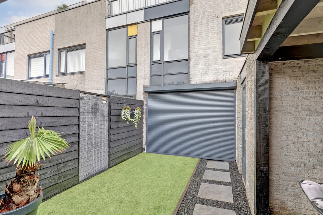 Move-in ready modern terraced home with rooftop terrace and jacuzzi in Gouda — 28