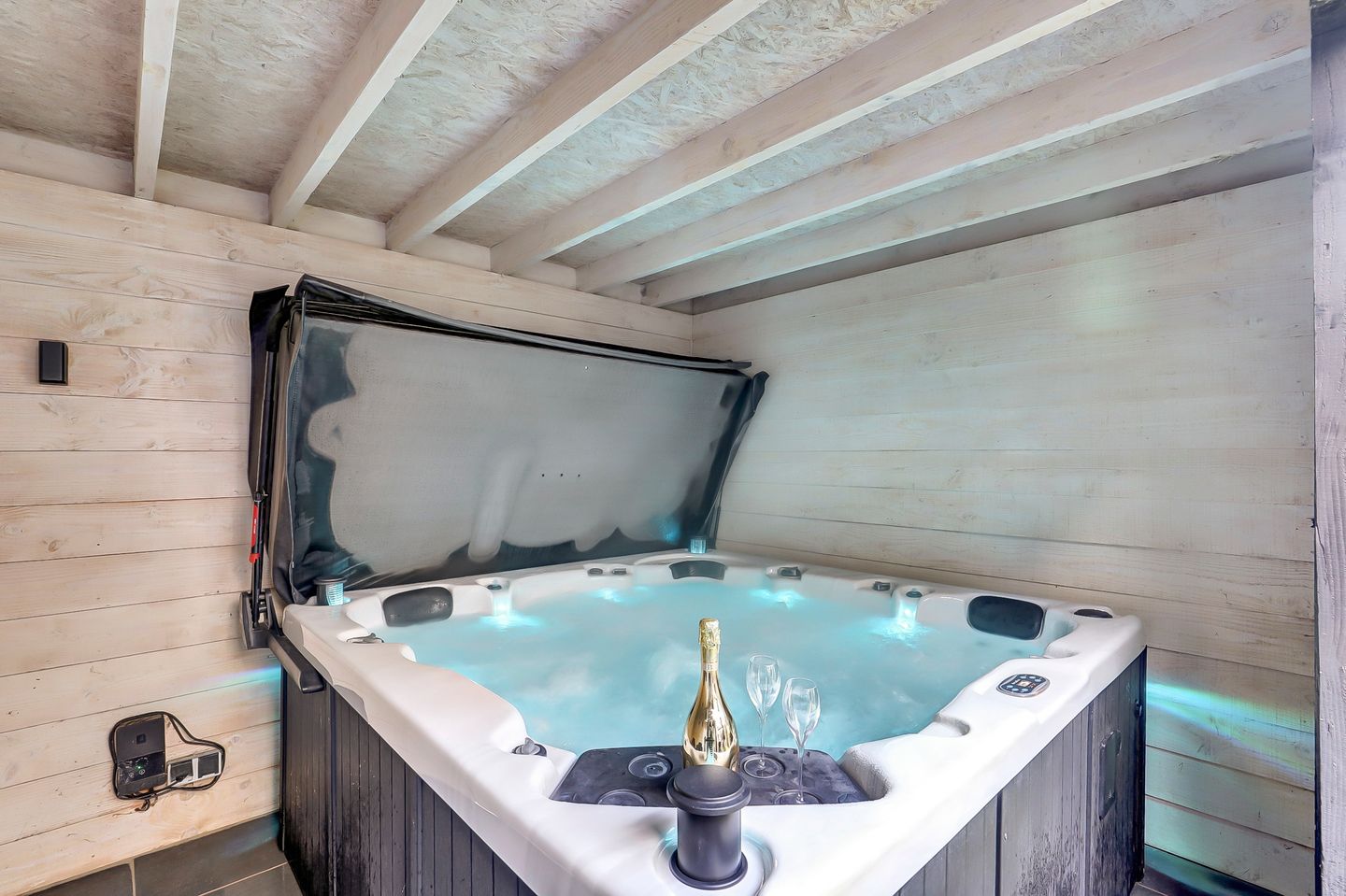 Move-in ready modern terraced home with rooftop terrace and jacuzzi in Gouda — 29