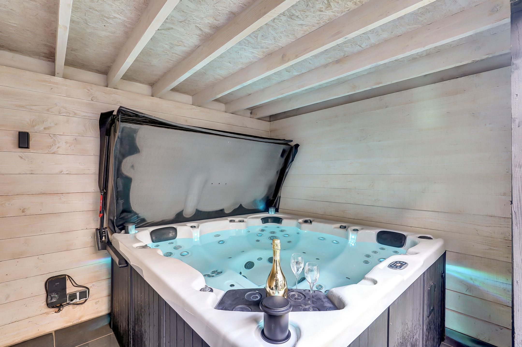 Move-in ready modern terraced home with rooftop terrace and jacuzzi in Gouda — 30