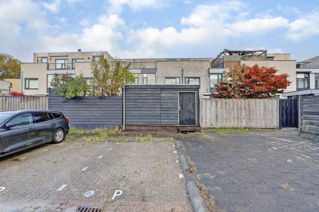 Move-in ready modern terraced home with rooftop terrace and jacuzzi in Gouda — 32