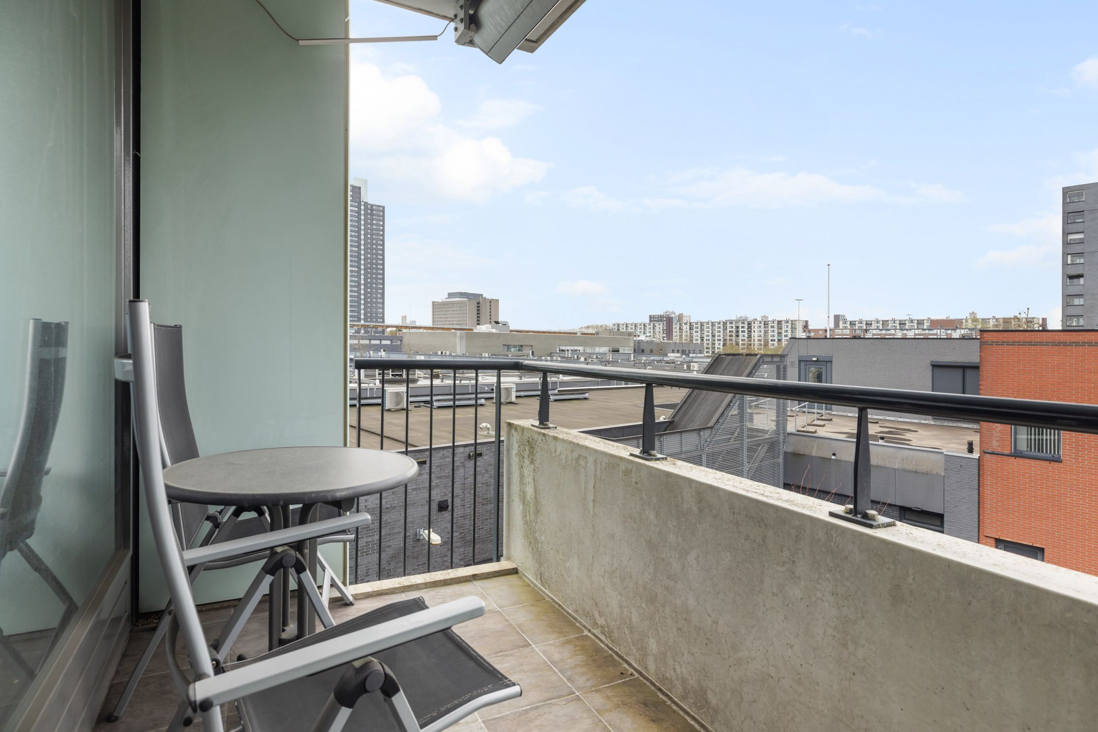 Modern 3-Room Apartment with South-Facing Balcony and Private Parking — 21