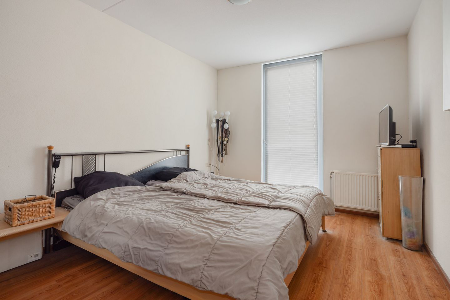 Modern 3-Room Apartment with South-Facing Balcony and Private Parking — 22
