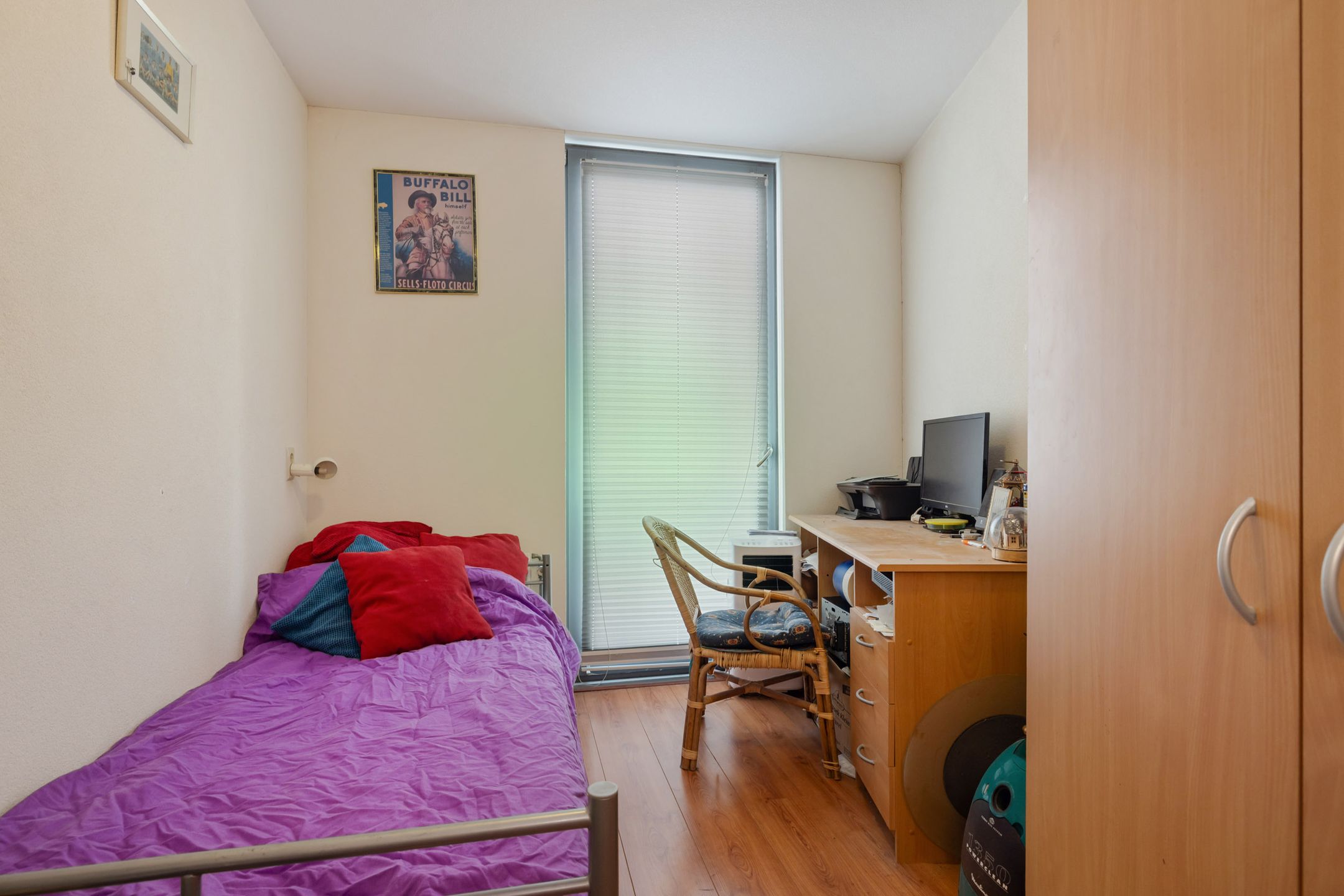 Modern 3-Room Apartment with South-Facing Balcony and Private Parking — 24