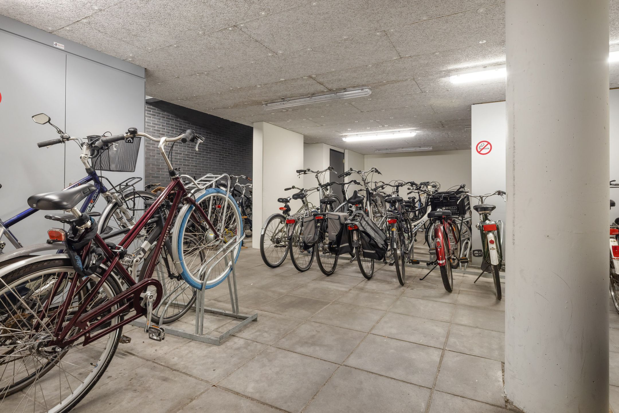 Modern 3-Room Apartment with South-Facing Balcony and Private Parking — 27