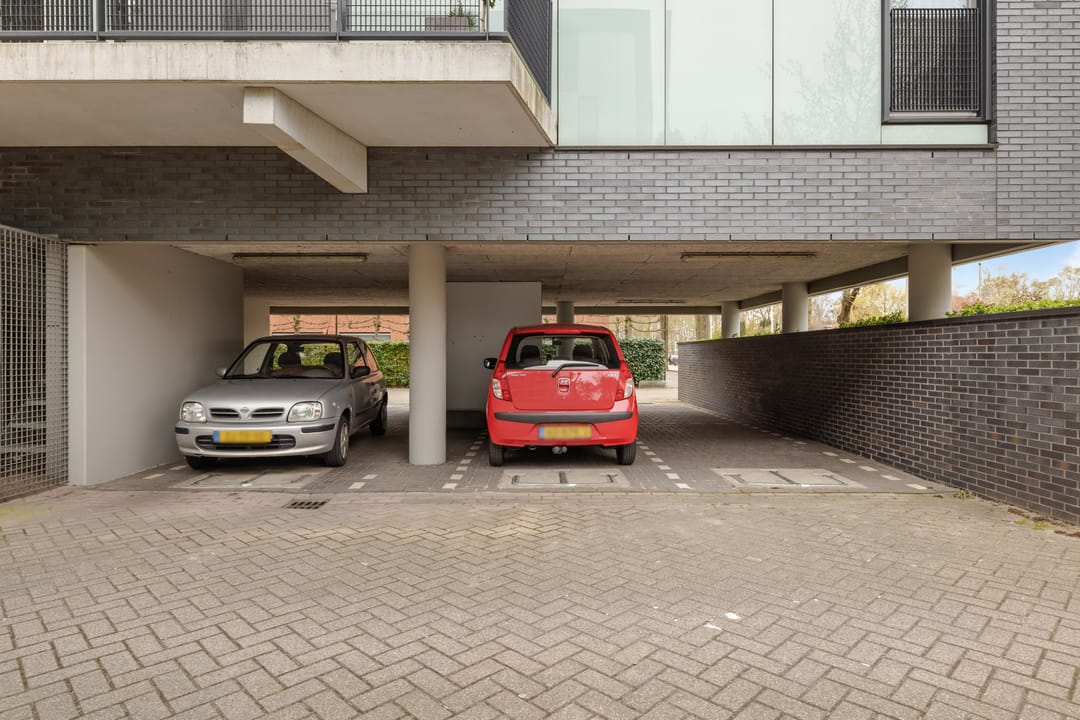 Modern 3-Room Apartment with South-Facing Balcony and Private Parking — 28