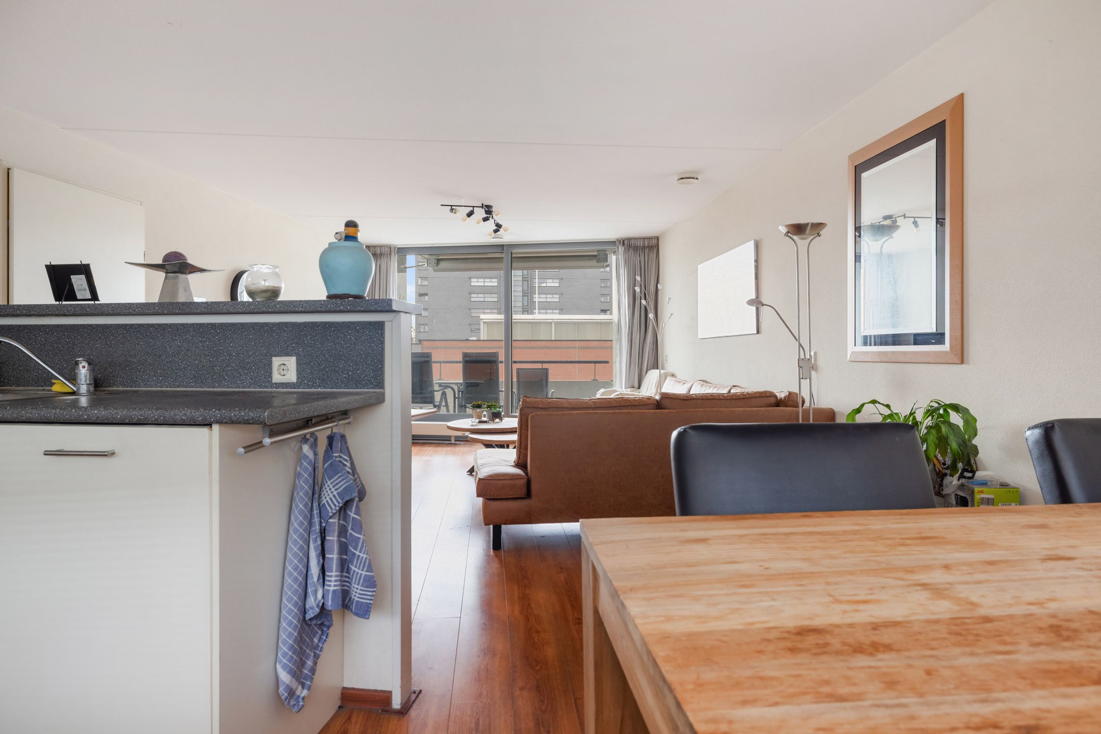 Modern 3-Room Apartment with South-Facing Balcony and Private Parking — 18
