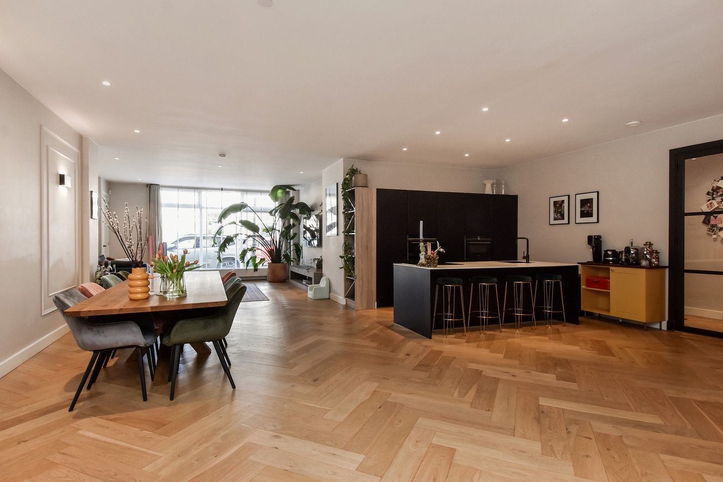 Unique Spacious Ground-Floor Apartment with Private Garage in Regentessekwartier — 13